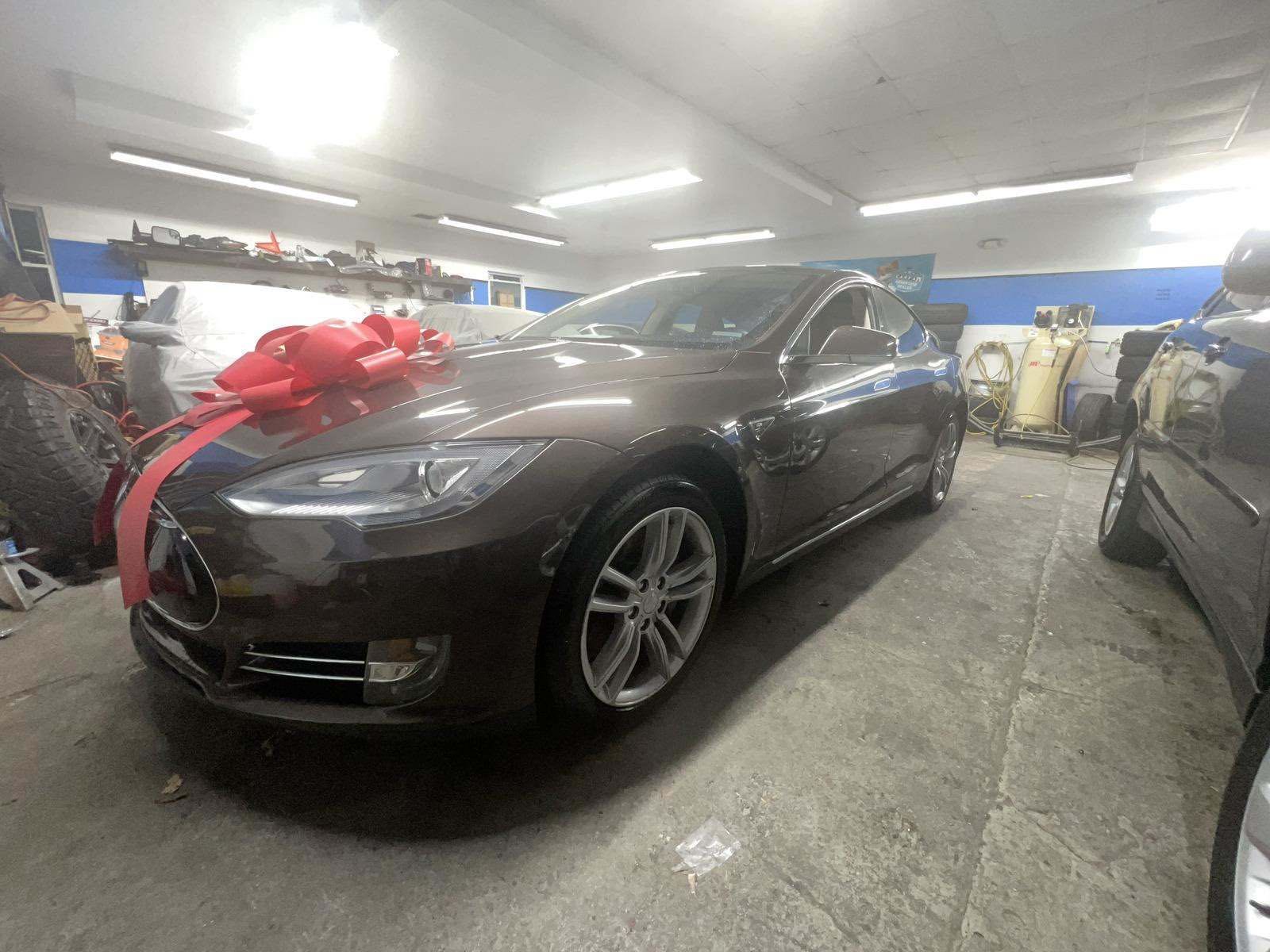 2014 Tesla Model S 4D