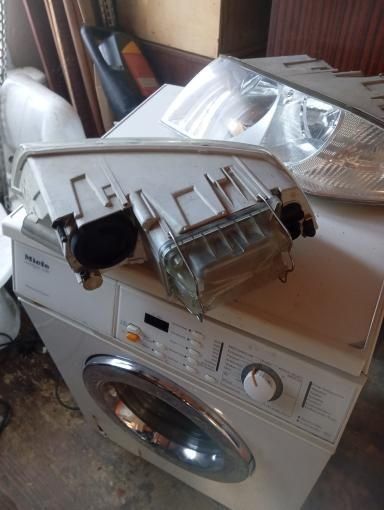 Продам 2 фари із шкоди октавії а 5 2006 рік