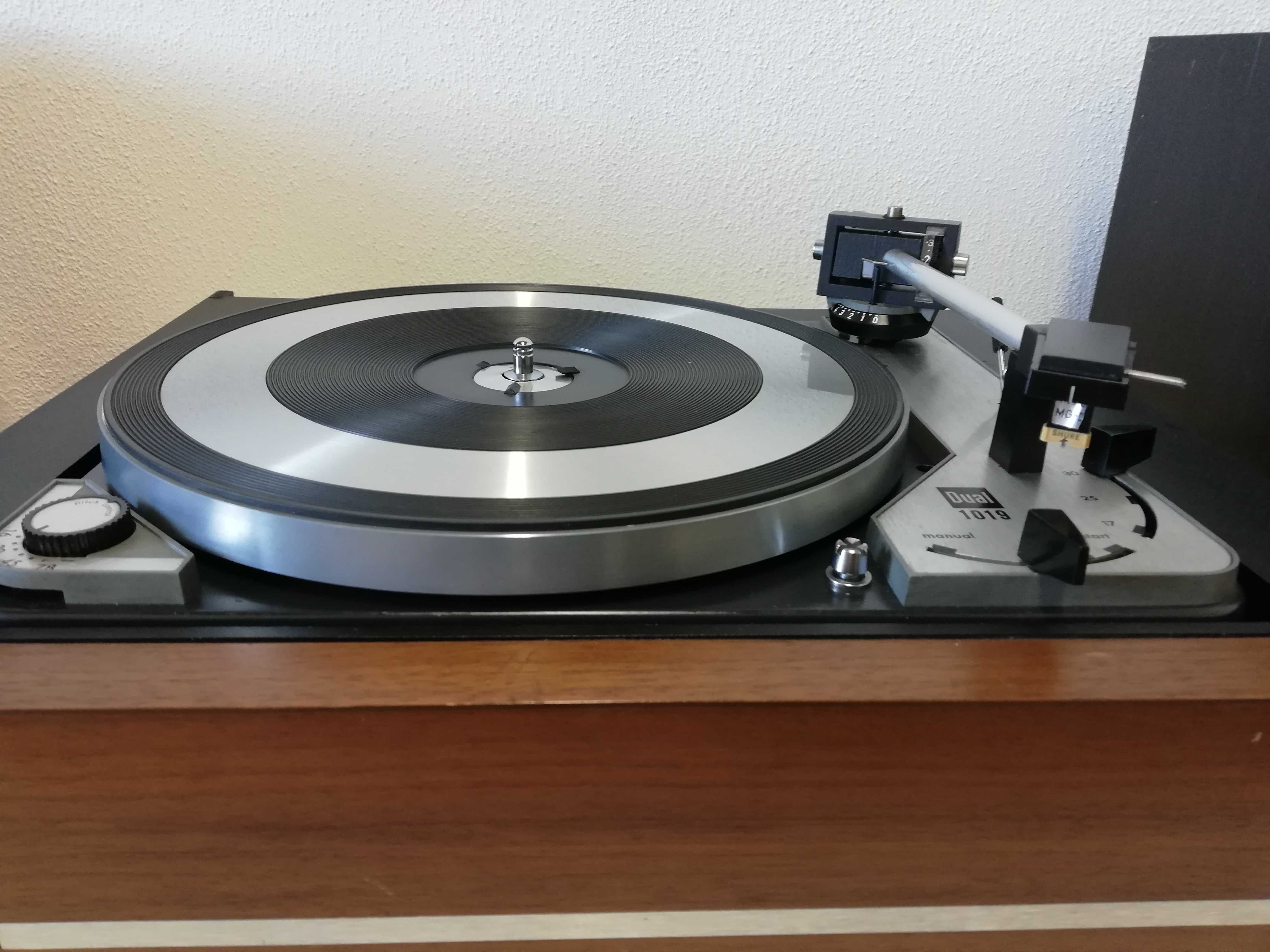 Vendo gira discos DUAL 1019 COLUNAS E AMPLIFICADOR
