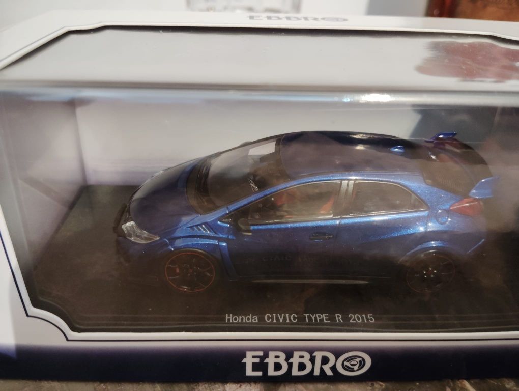 Miniaturas 1:43 Ebbro resina