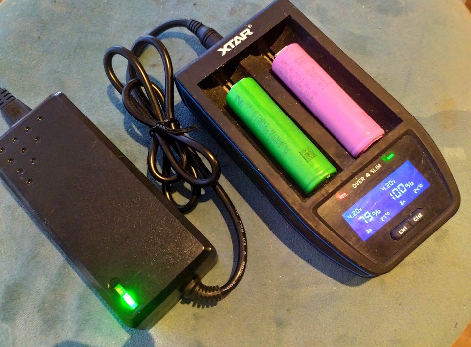 Ładowarka akumulatorów Li-Ion - Xtar Over 4 Slim