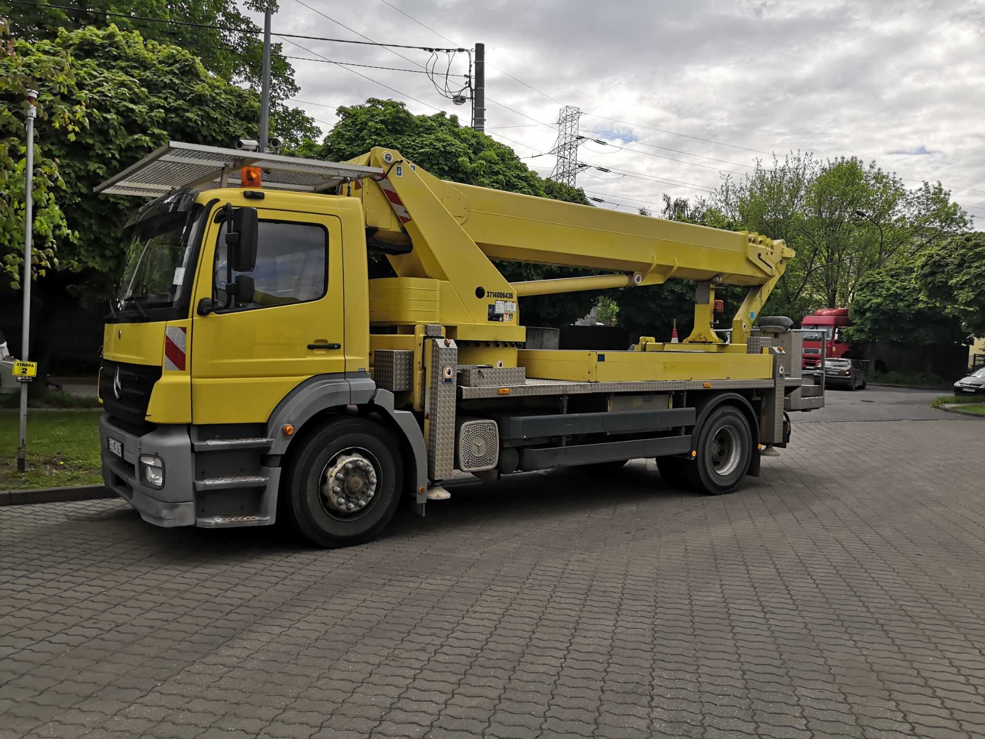 Podnośnik koszowy, zwyżka, wycinka drzew i inne prace wysokościowe