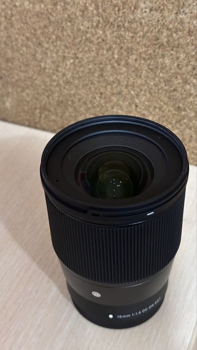 Ширококутний обʼєктив для Canon EF-M систем - Sigma AF 16mm f / 1.4