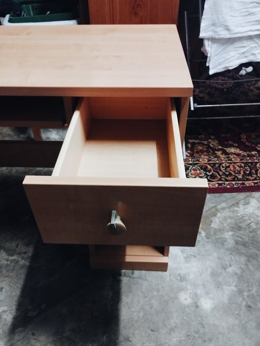 Secretária de madeira em ótimo estado