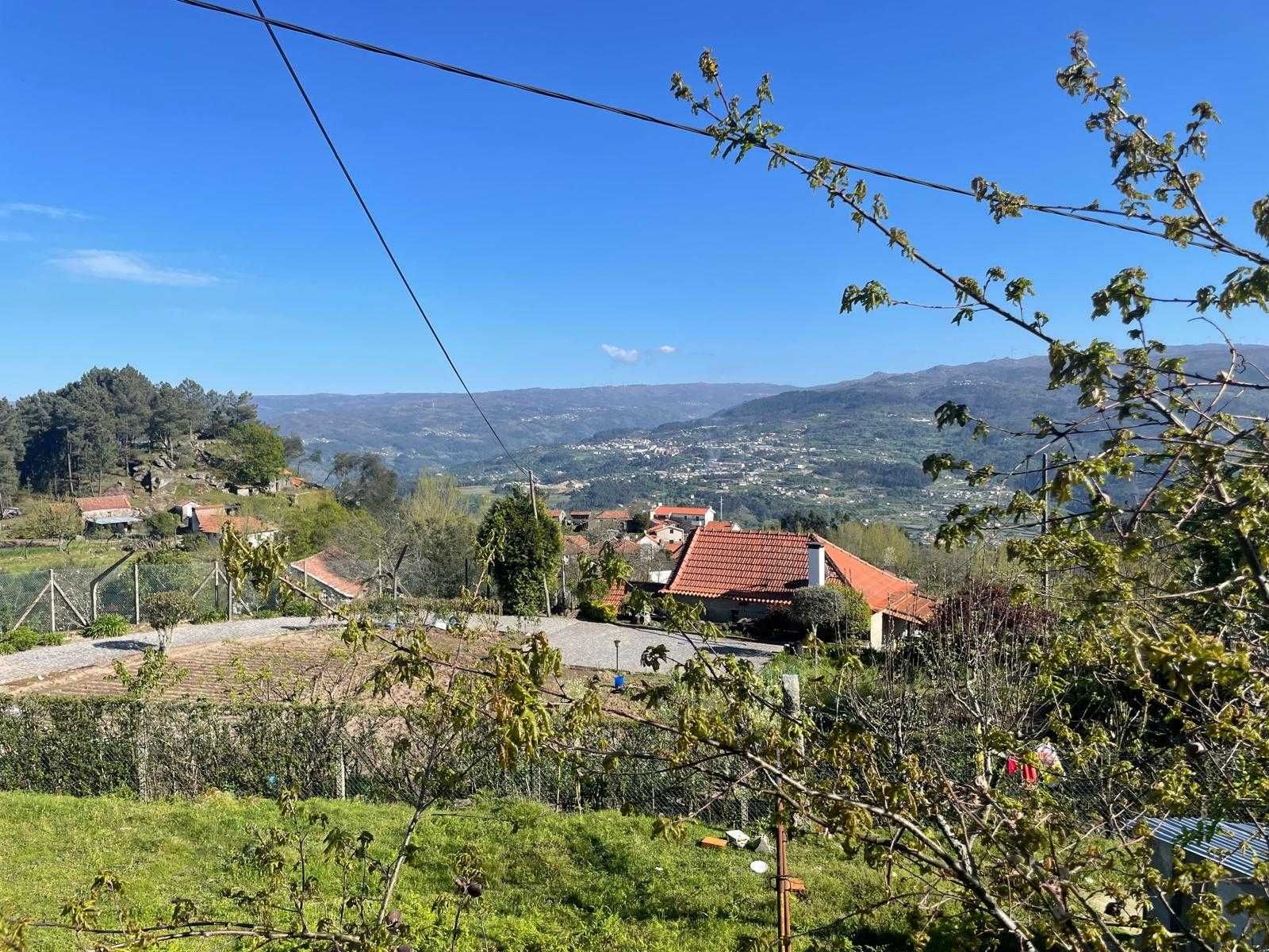 Casa com terreno vista Douro