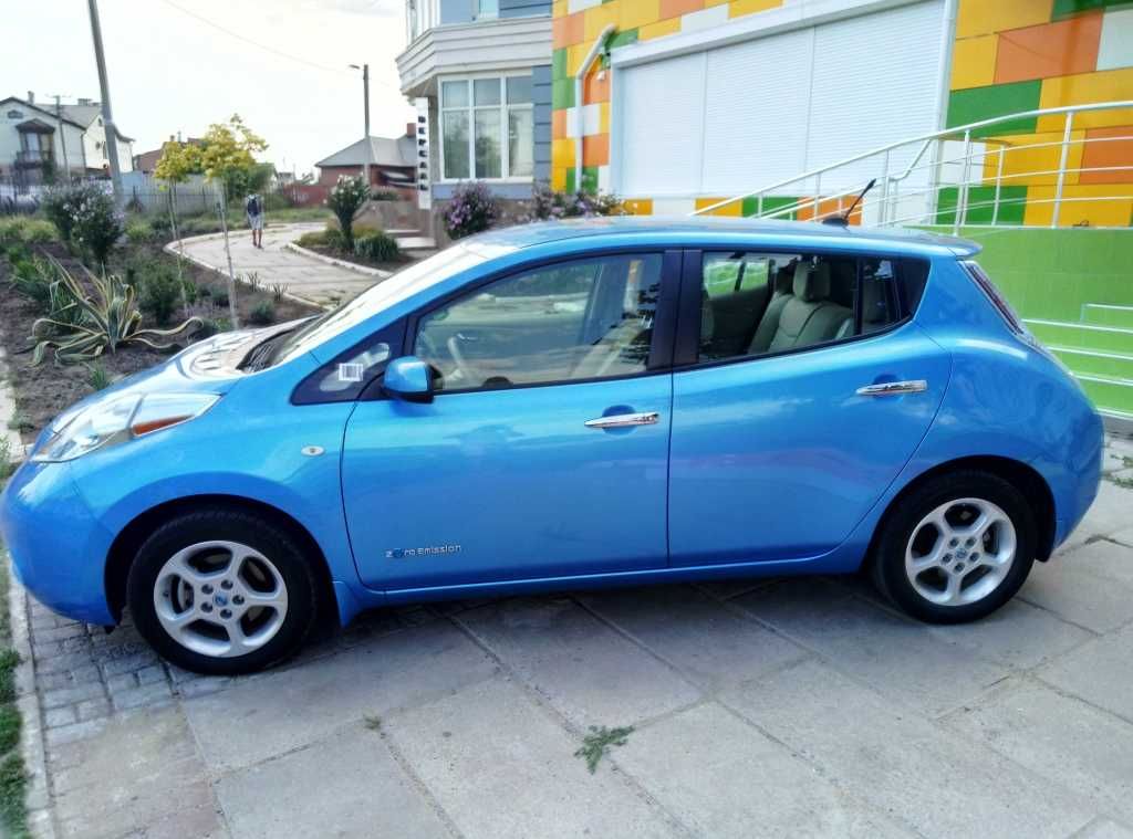 Nissan Leaf SV 2011 Новый! 6тыс.км. пробег! Идеал!