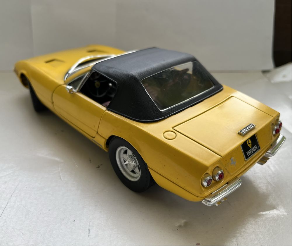 Model samochodu w skali 1:18 Ferrari 365 GTS Majorette Bburago Burago