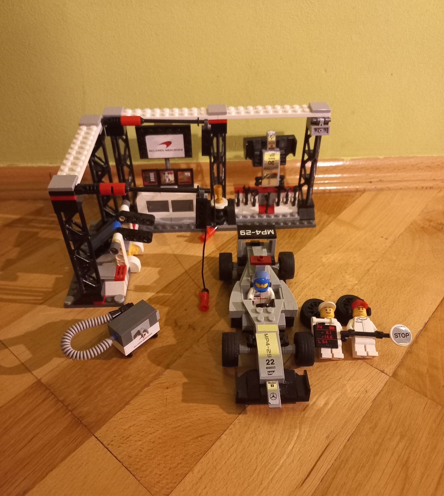 LEGO Speed Champions 75911 Pit Stop F1 McLaren