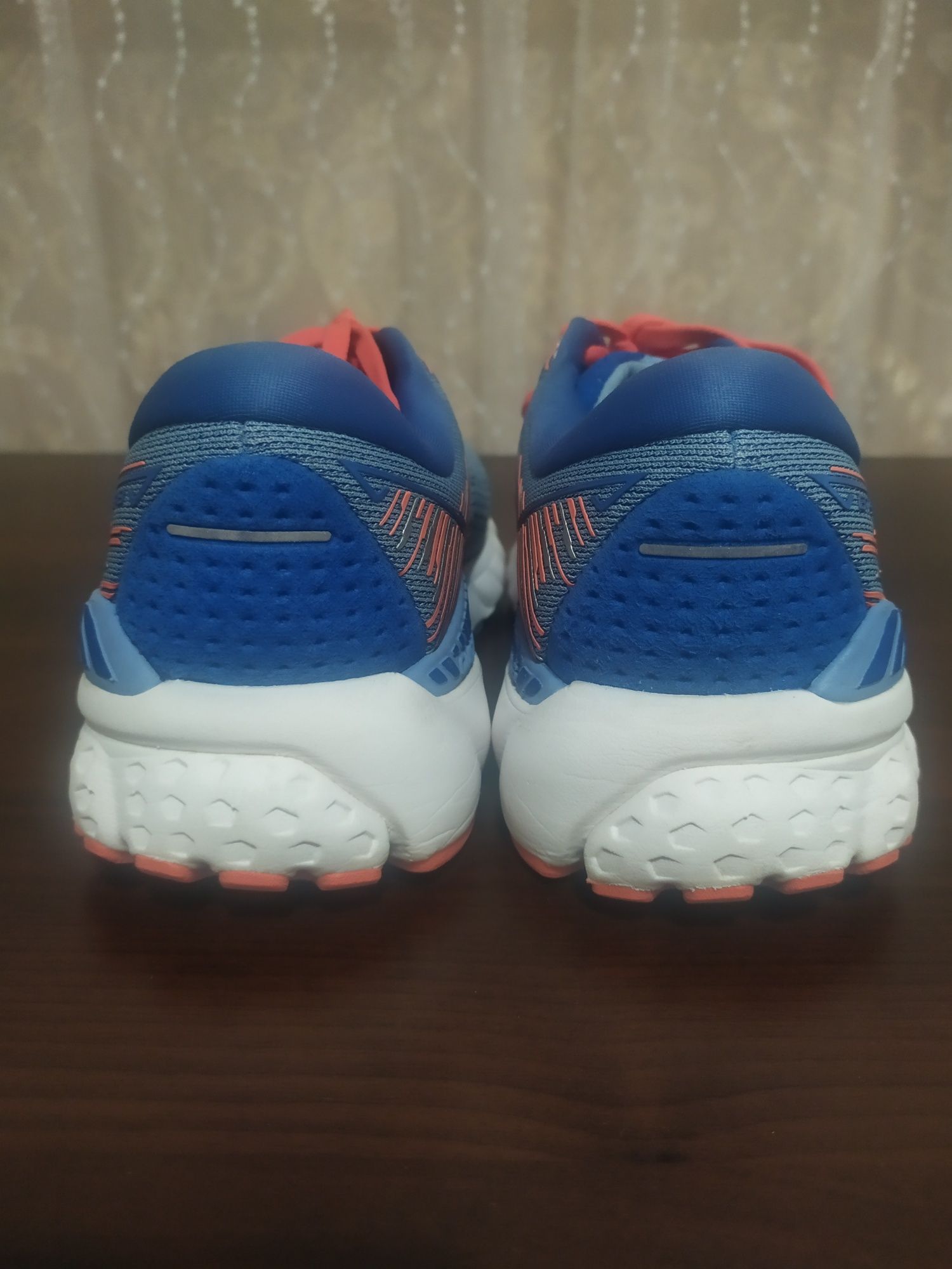 Жіночі кросівки  Brooks Adrenaline GTS 19,