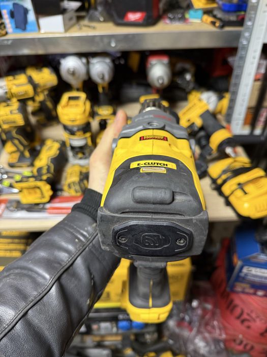 Міксер дрель dewalt DCD130