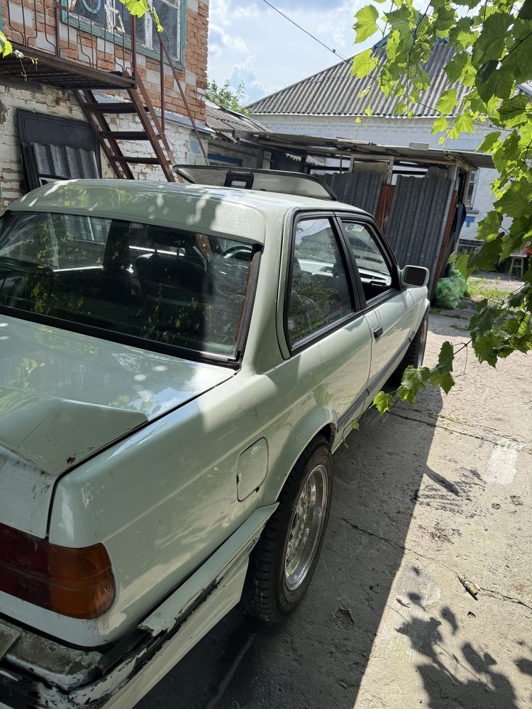 Продам Терміново  BMW E30 1.8 m42b18ціна без колес!!! Тільки сьогодні!