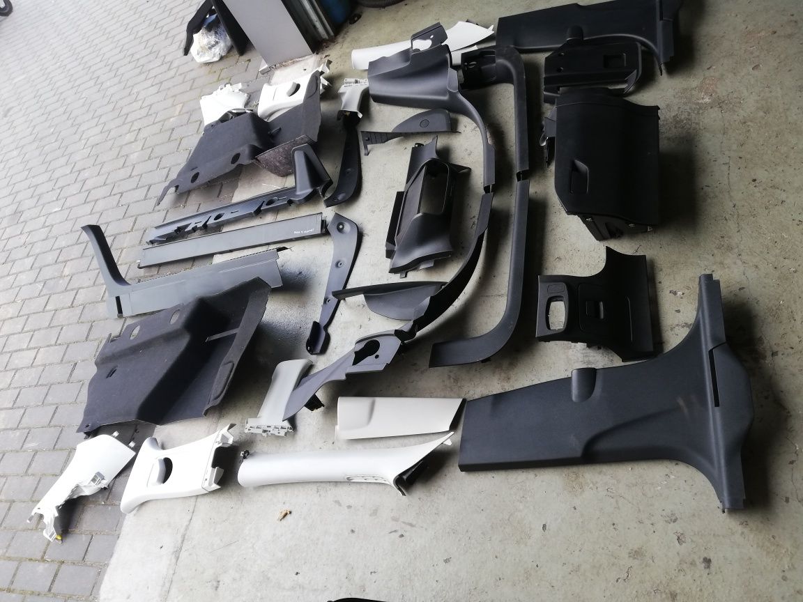 Tapicerka boczek osłona zaślepka Ford Focus mk4 IV kombi maskownica