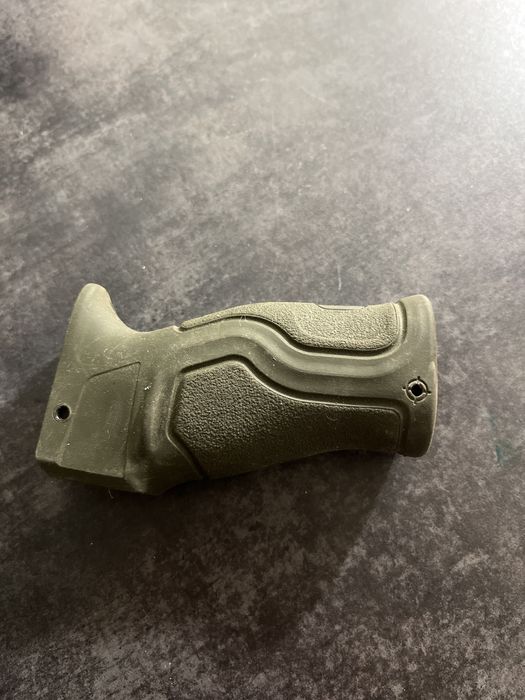 прогумована ергономічна пістолетна рукоятка FAB Defense GRADUS AK