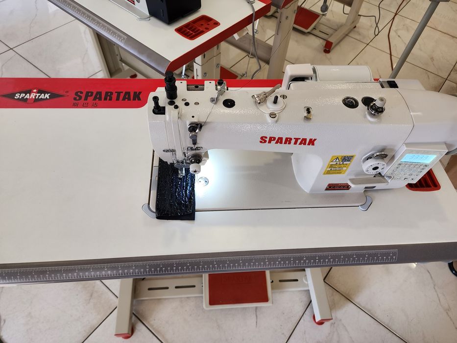 Швейная прямострочная  промышленная машина с двойным продвижением