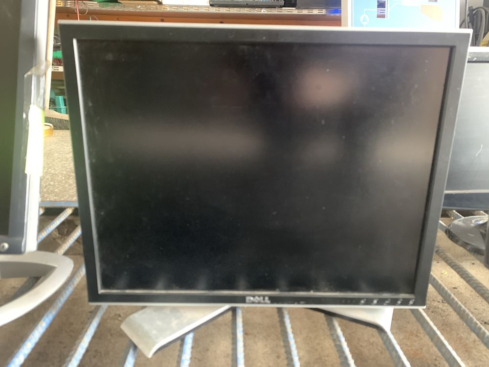 Мониторы офисные б/к на запчасти Samsung. LG. DELL 19 дюймов
