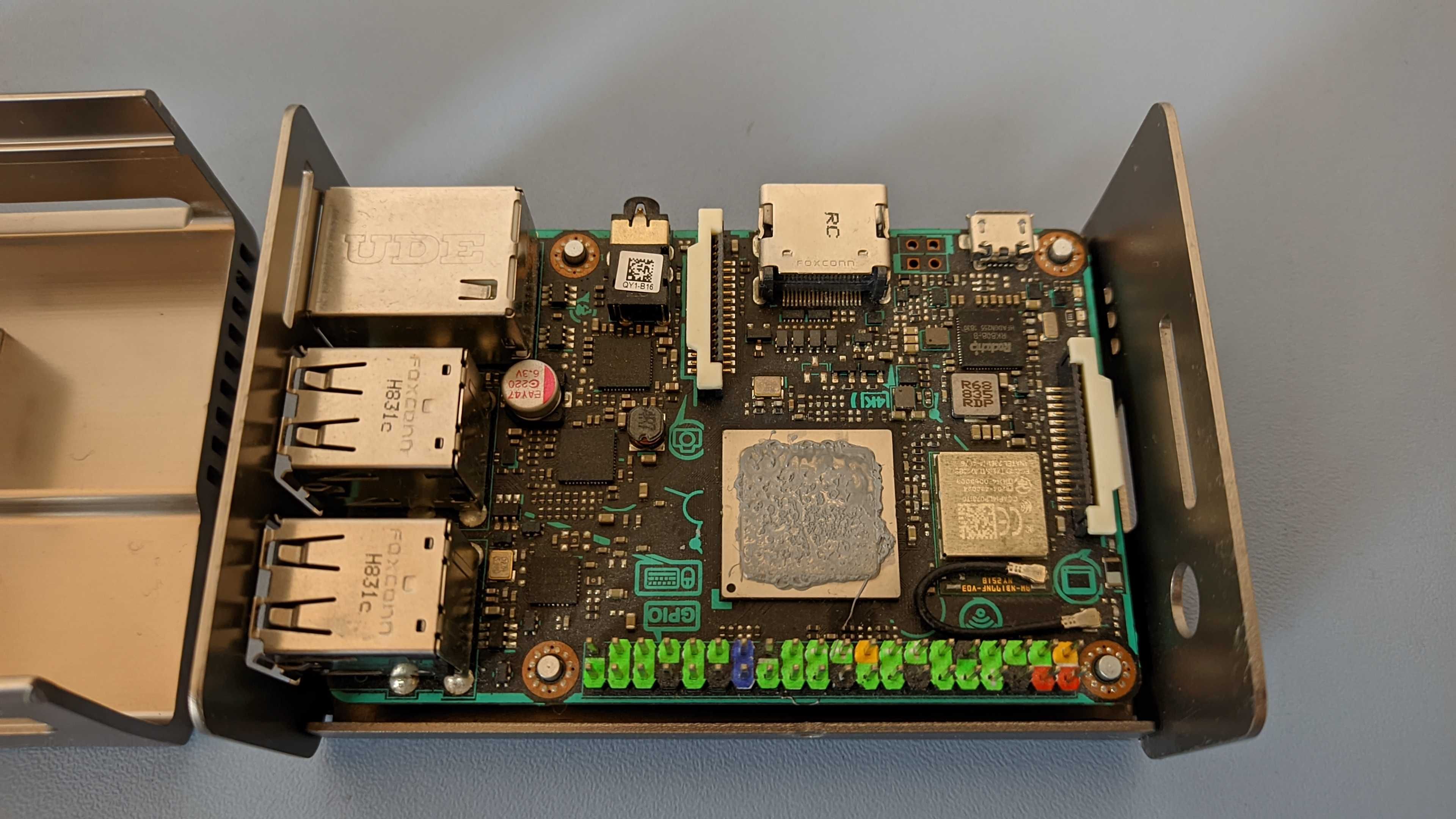 Asus Tinker Board 2 GB + корпус з пасивним охолодженням + карта 8GB