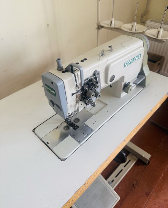 Siruba  двоголкова  швейна машина з відключенням голок