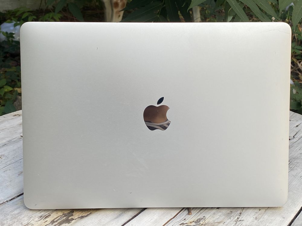 Ноутбук Apple MacBook Pro 13 2016 рік i7 8GB 256GB SSD.