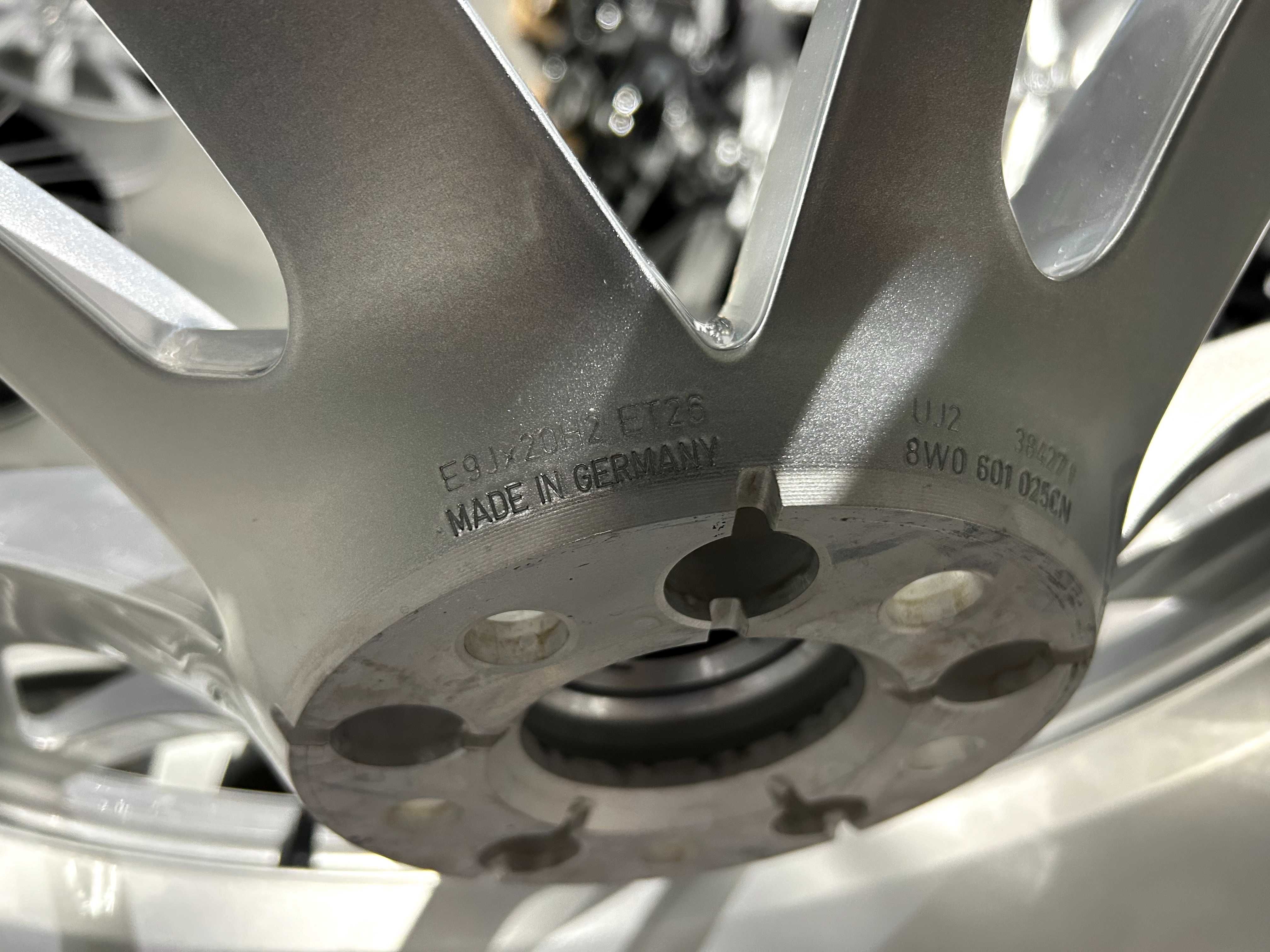 Oryginalne koła zimowe 20 5x112 ET26 Audi RS4 B9 RS5 F5 275/30R20 Cont