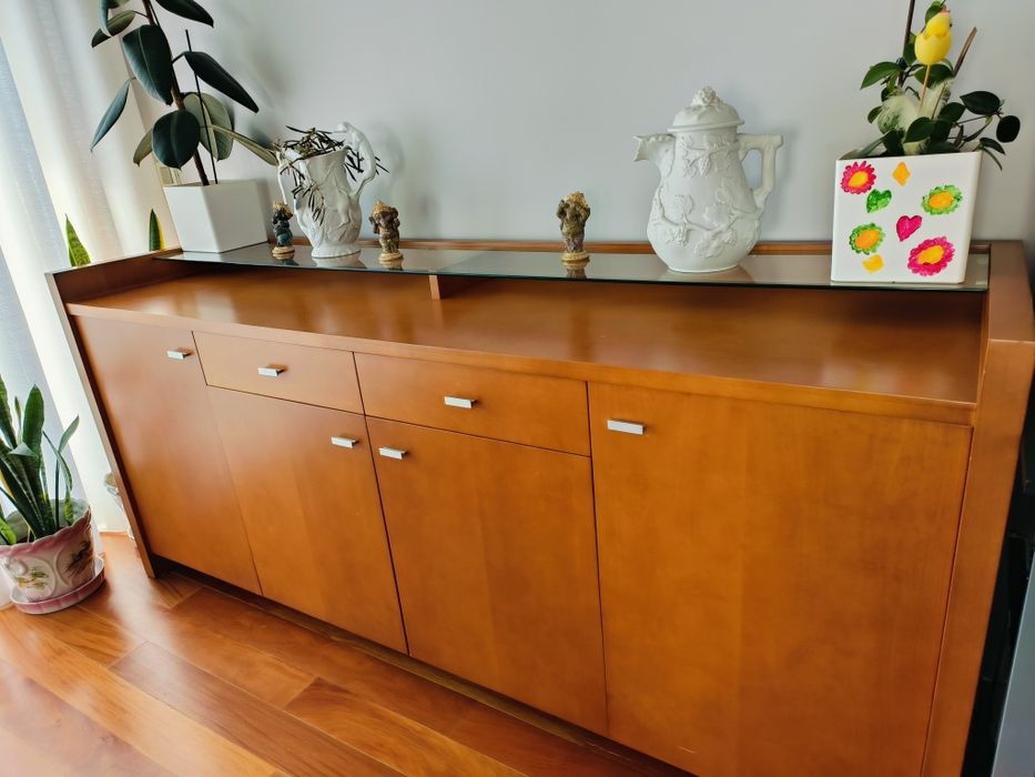 Mobília de Sala Cadeiras, mesa e aparador