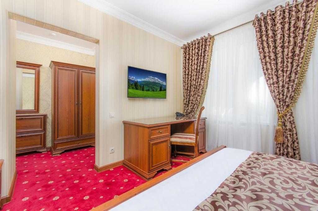 Подобова оренда номеру для 2-х поряд з метро Олімпійська.