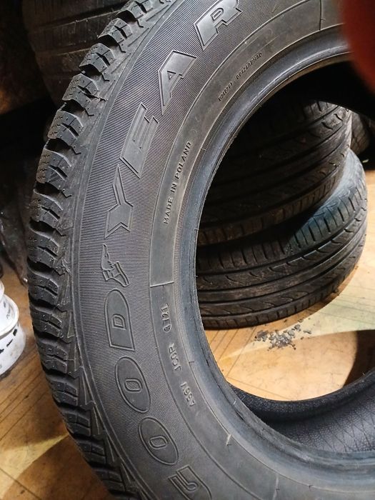 Шины  215 65 р16
