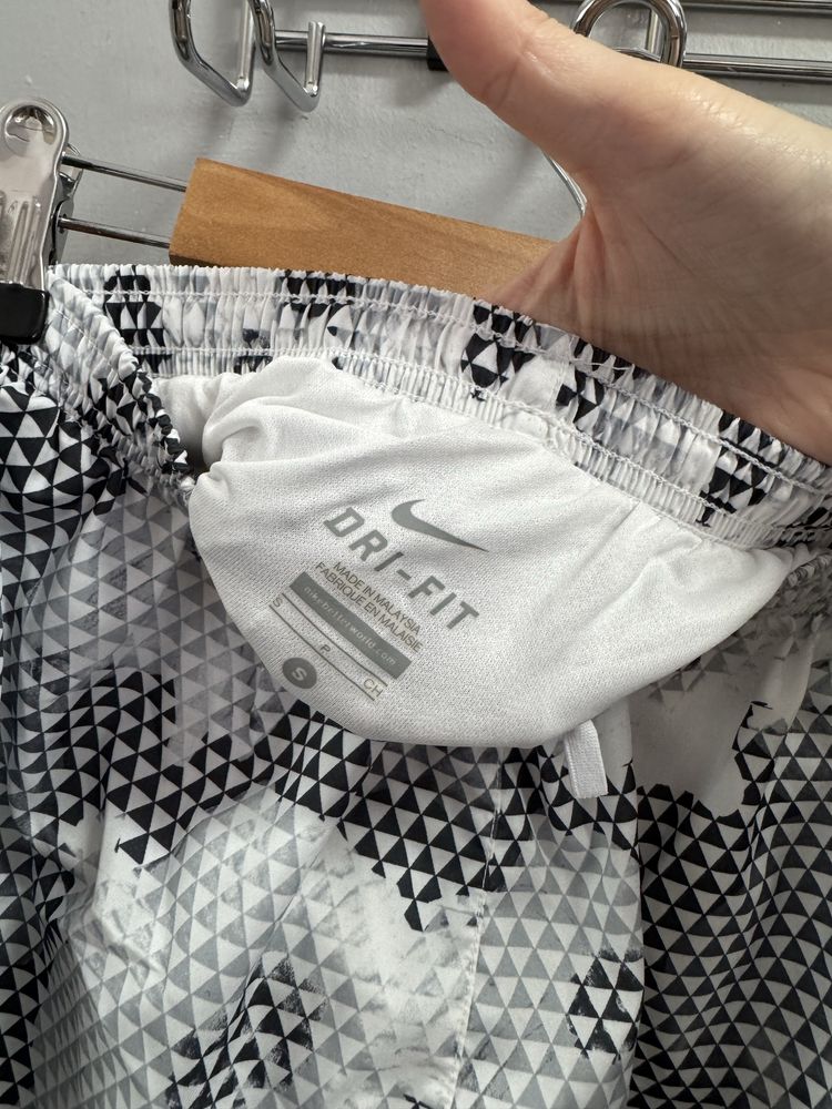 Spodenki szorty damskie sportowe do biegania Nike S 36