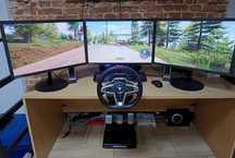 Zestaw sim-racing: komputer gamingowy, 3 monitory, kierownica, pedały