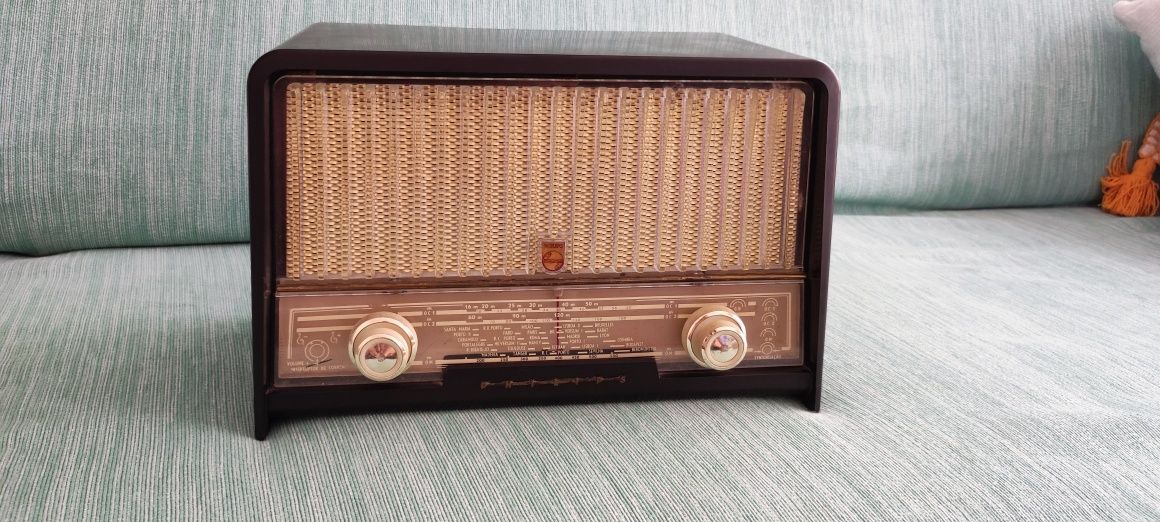 Rádio antigo Philips B3LN 66 U (PT) 1956
Année : 1956