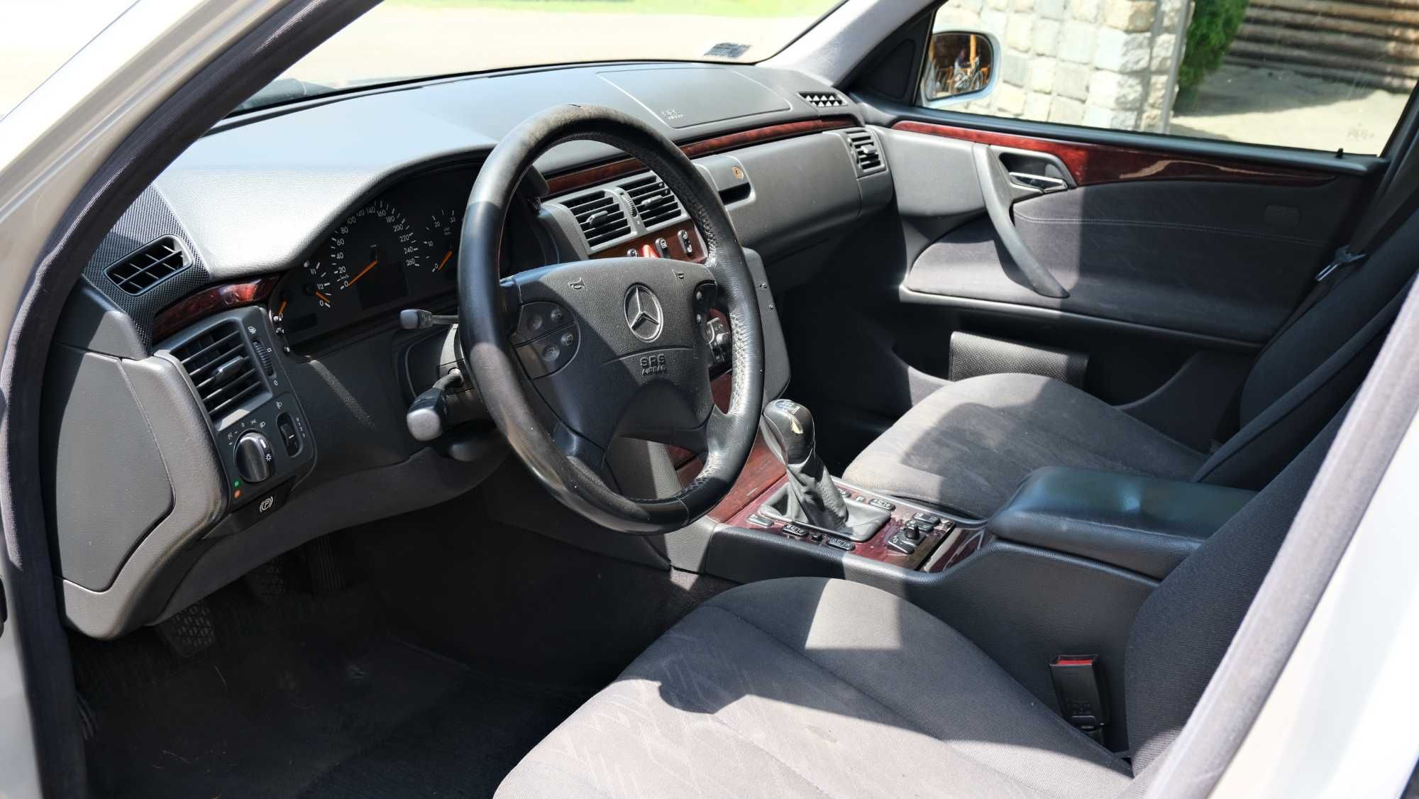 Mercedes-Benz E 220