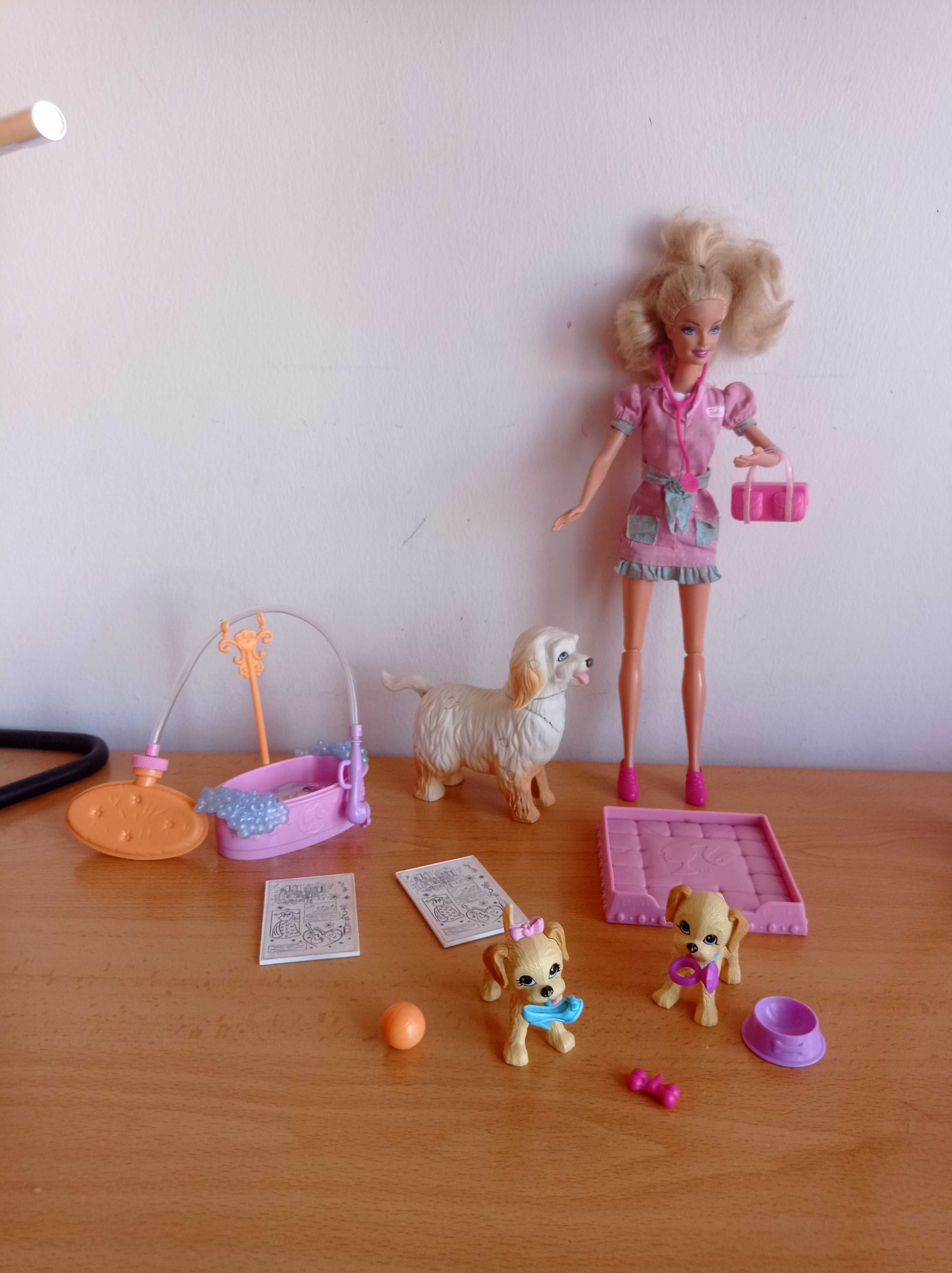 Bonecas Barbie e conjunto Barbie e cachorrinhos com acessórios