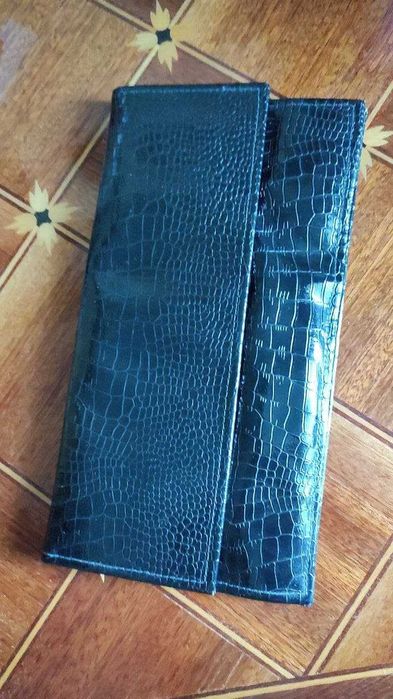 Клатч черный лаковый