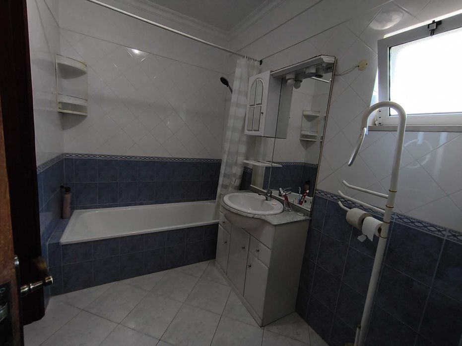 Excelente apartamento T1 com garagem e piscina em Armação de Pêra