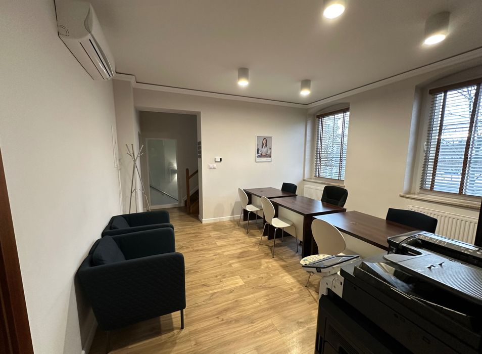 Do wynajęcia wyposażone Biuro - własny parking - 80 m2 - Centrum
