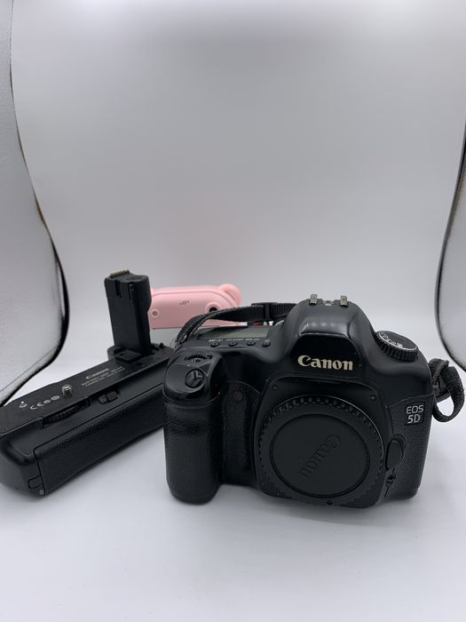 Дзеркальний фотоапарат Canon EOS 5D Body