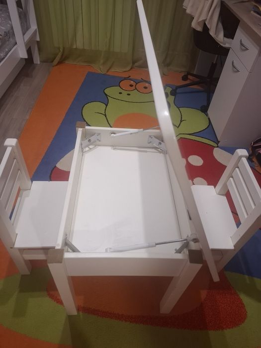 Дитячий стіл зі стільцями з дерева