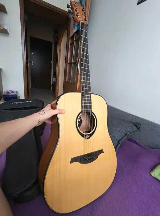 Gitara akustyczna z akcesoriami