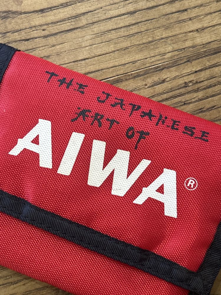 Aiwa carteira anos 90 marca de walkmans e aparelhagens