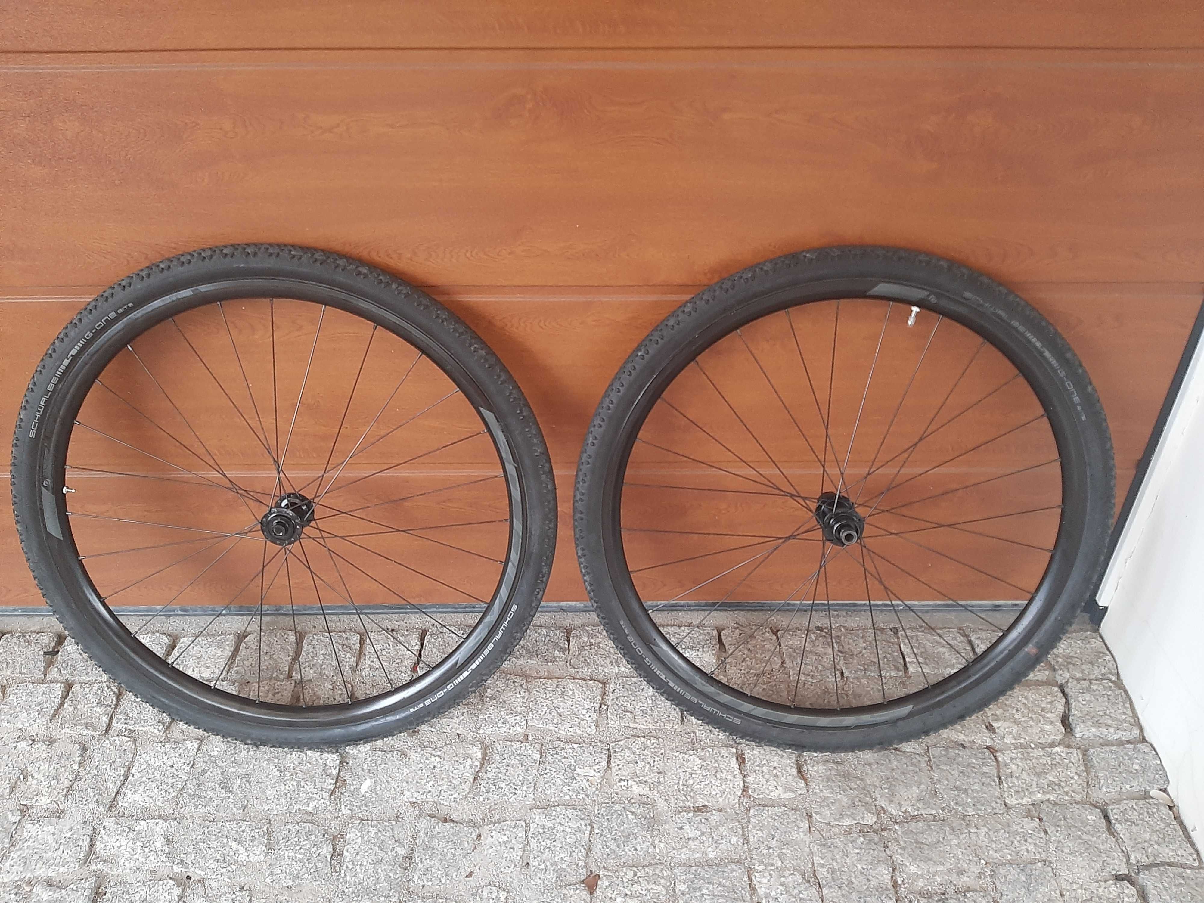 Koła gravel 28 cali z oponami