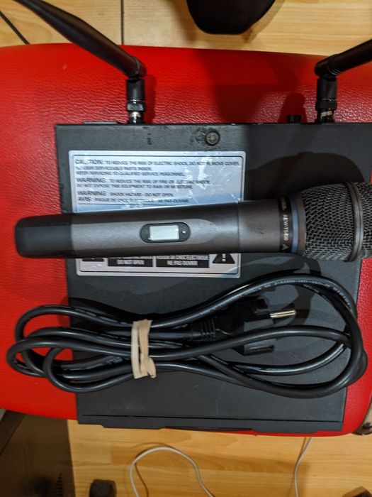 Audio-Technica AEW R4100/T5400. Shure UC24/SM87..