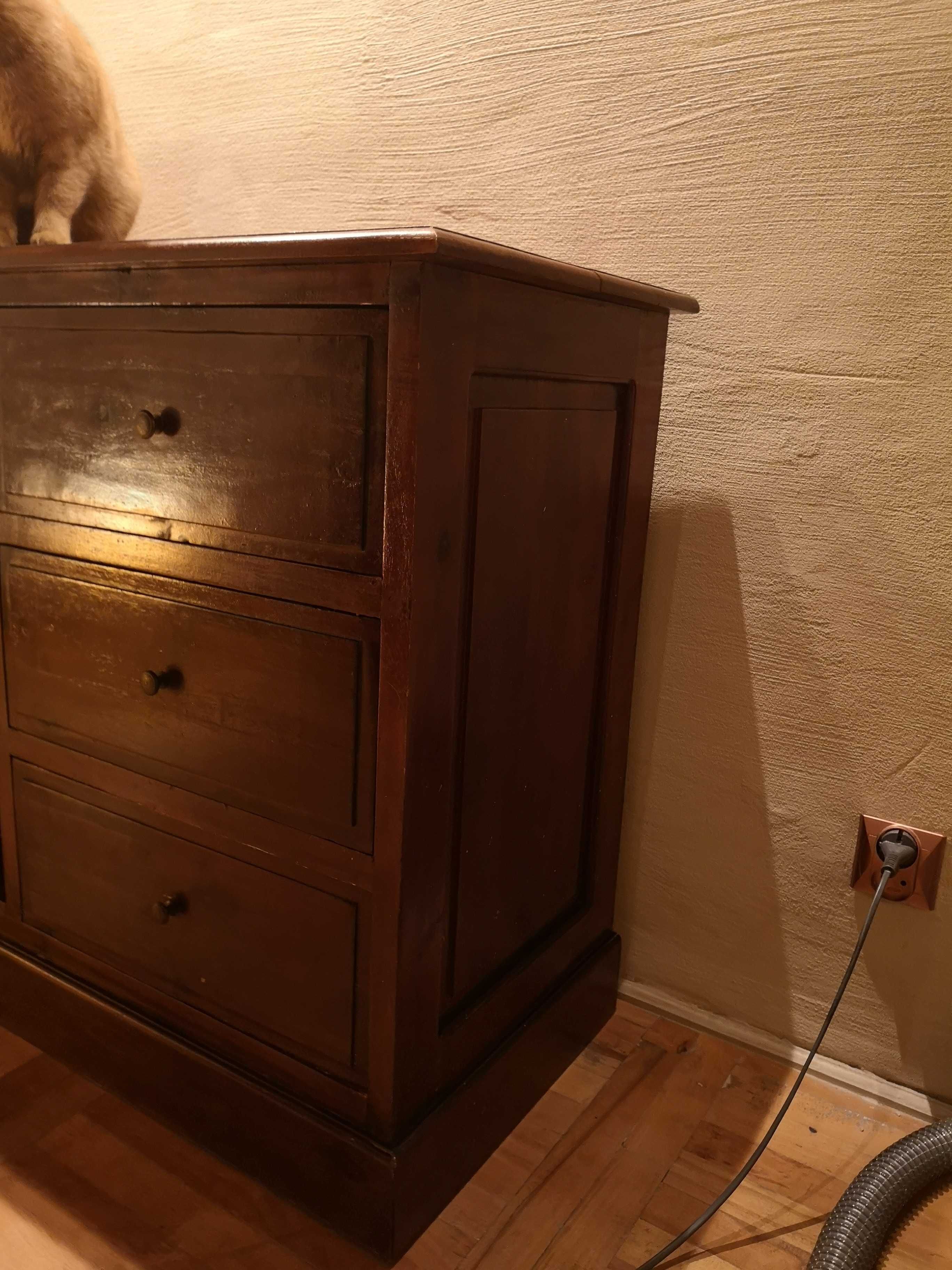 Meble kolonialne z akacji. Komoda, regał, stół