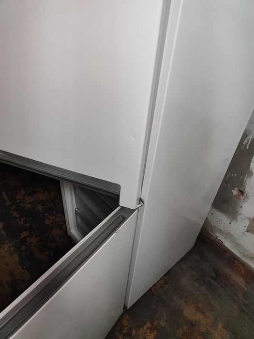 Холодильник Indesit двокамерний свіжа модель