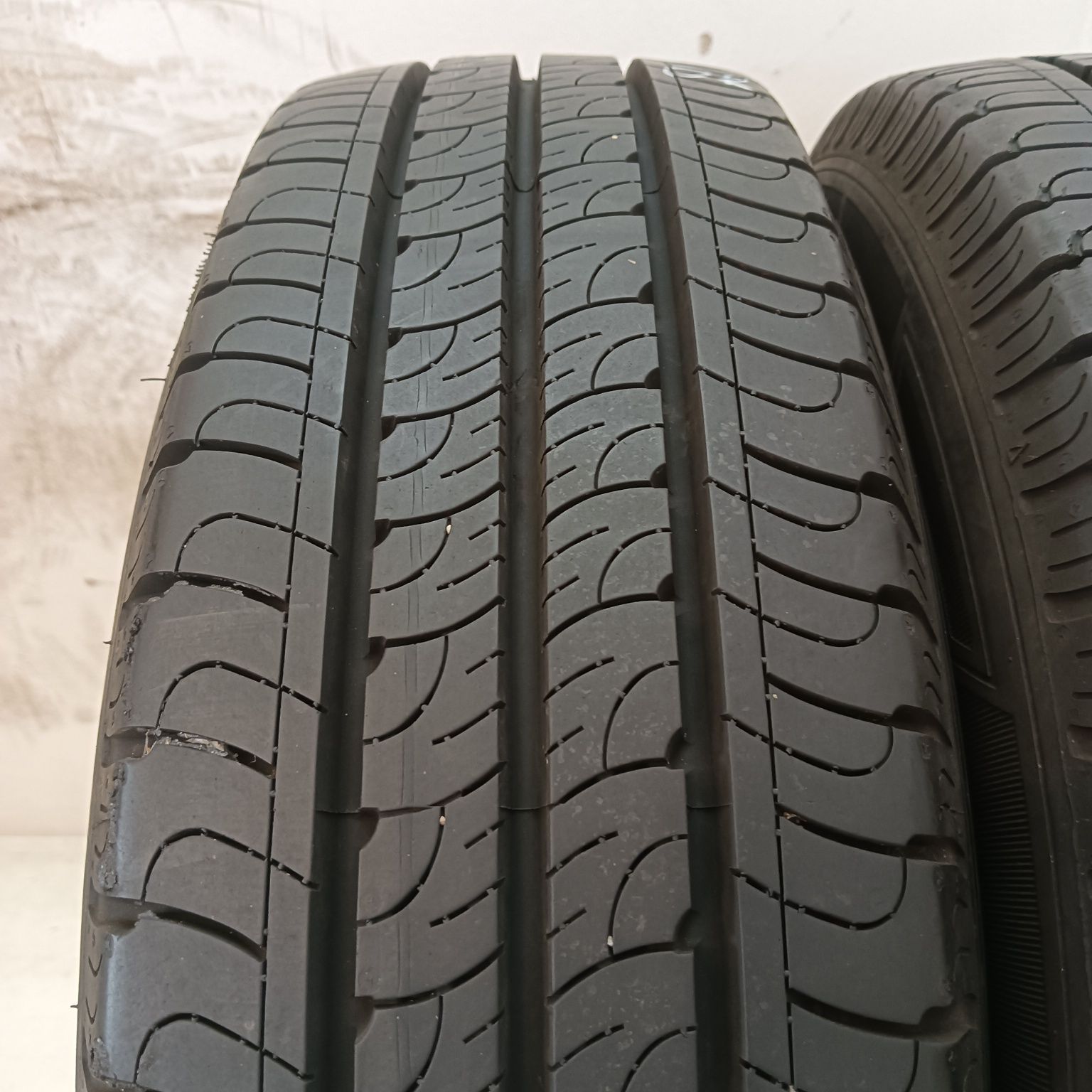 185/75/14C Goodyear efficientGrip cargo Lato para 2szt
