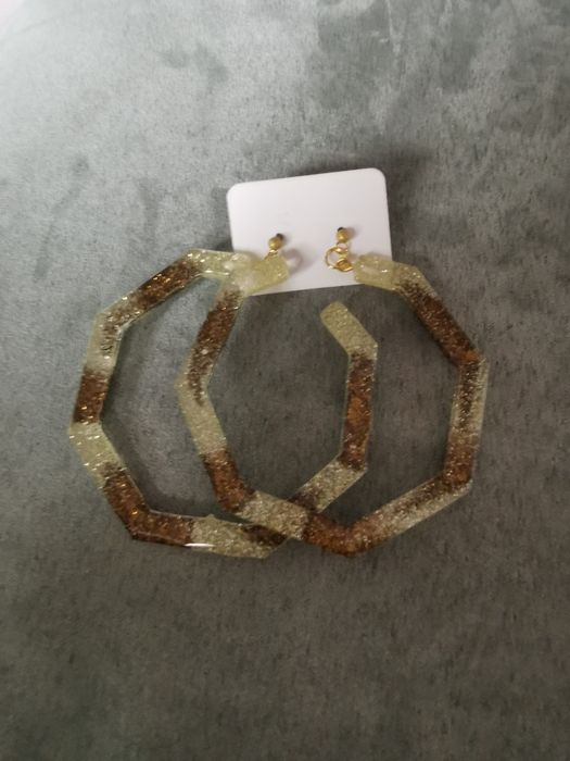 Brincos fios porta chaves