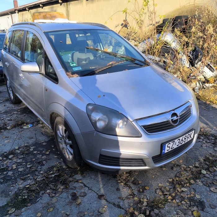 Lampy przednie opel Zafira b