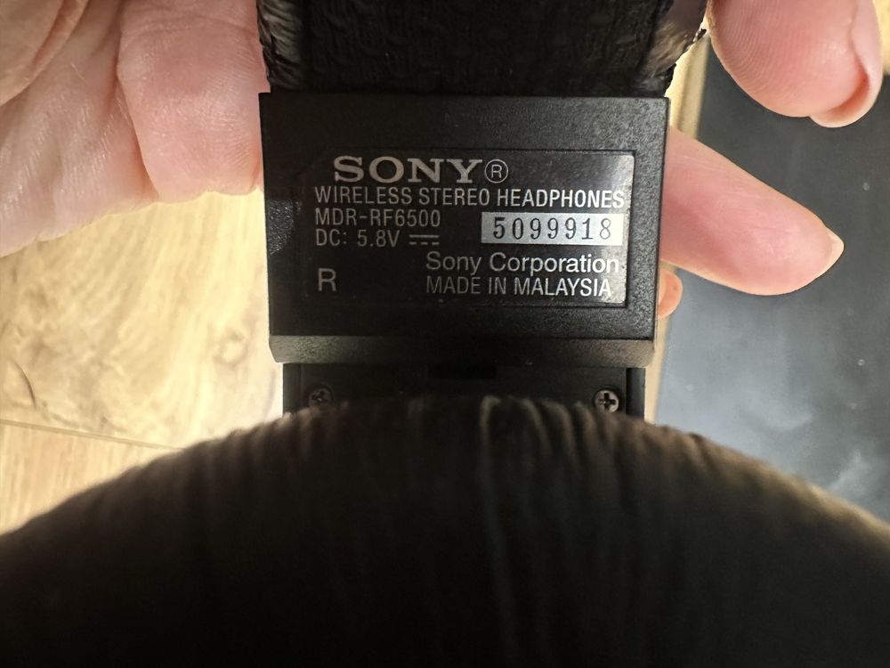 Słuchawki Sony ze stacją ładującą MDR-RF6500