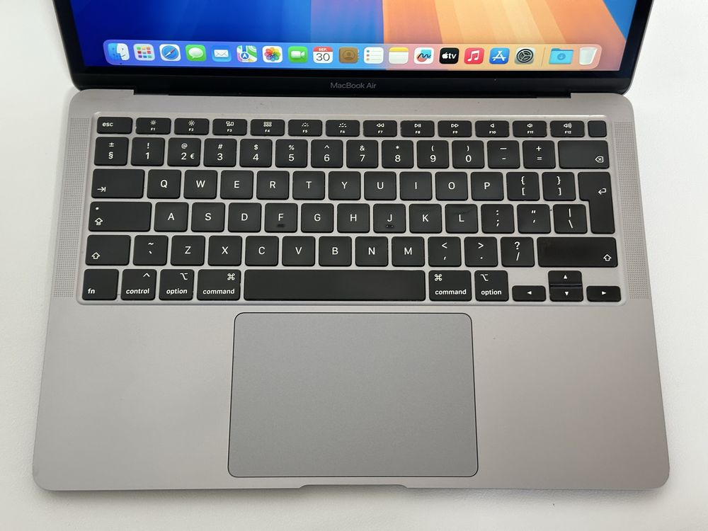 MacBook Air 2020р | core i3 | 8Gb Ram | 250Gb SSD