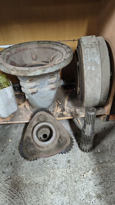 Obudowa Zwolnica do c 385 + inne części