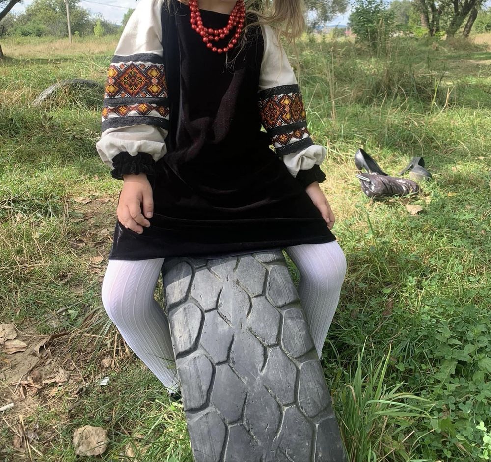 Плаття під вишивку з накидкою