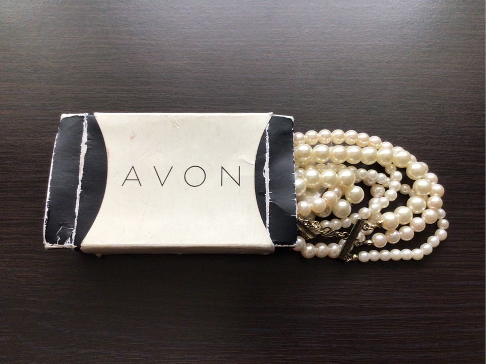 Бижутерия Avon.